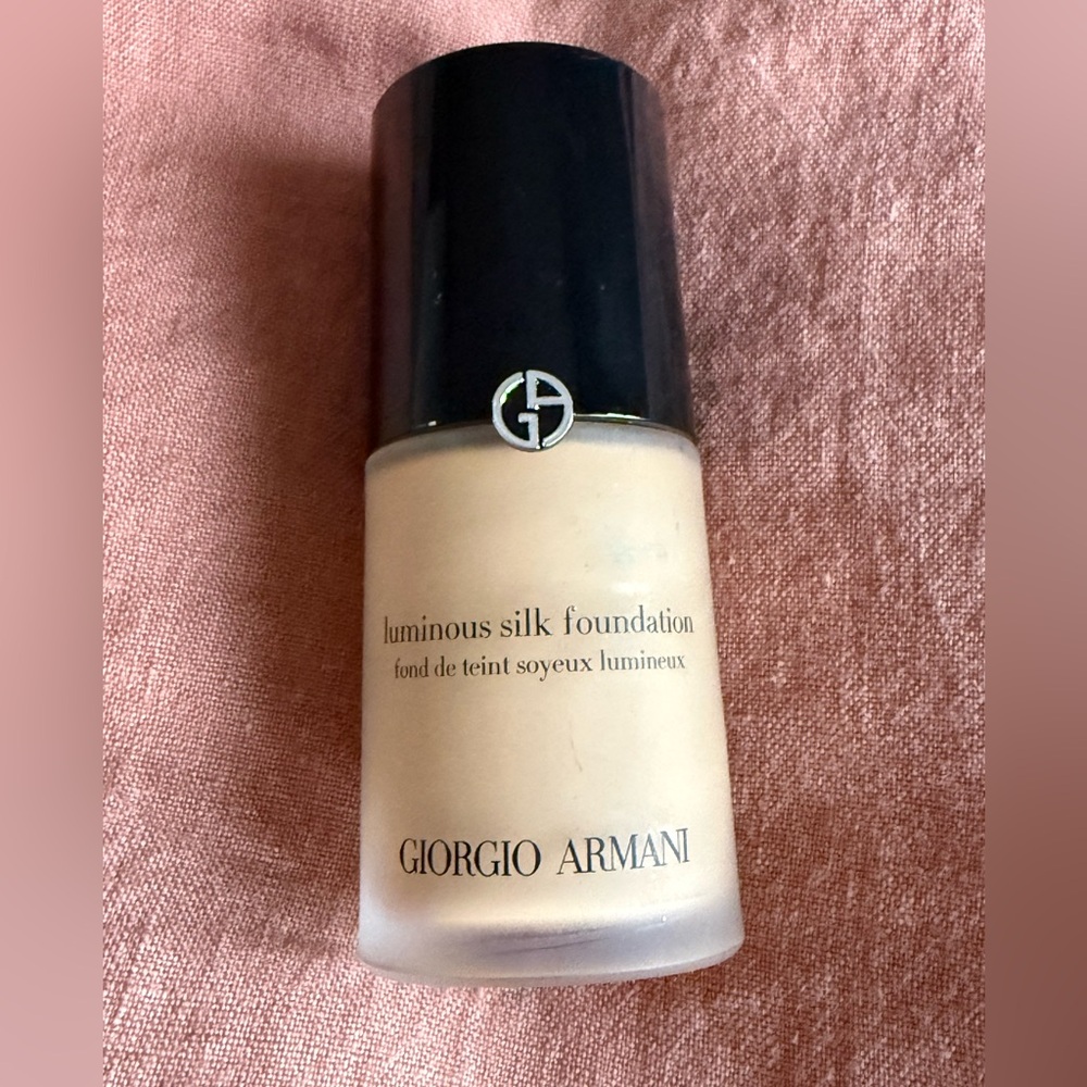 Giorgio Armani Luminous Silk Foundation. New Unused